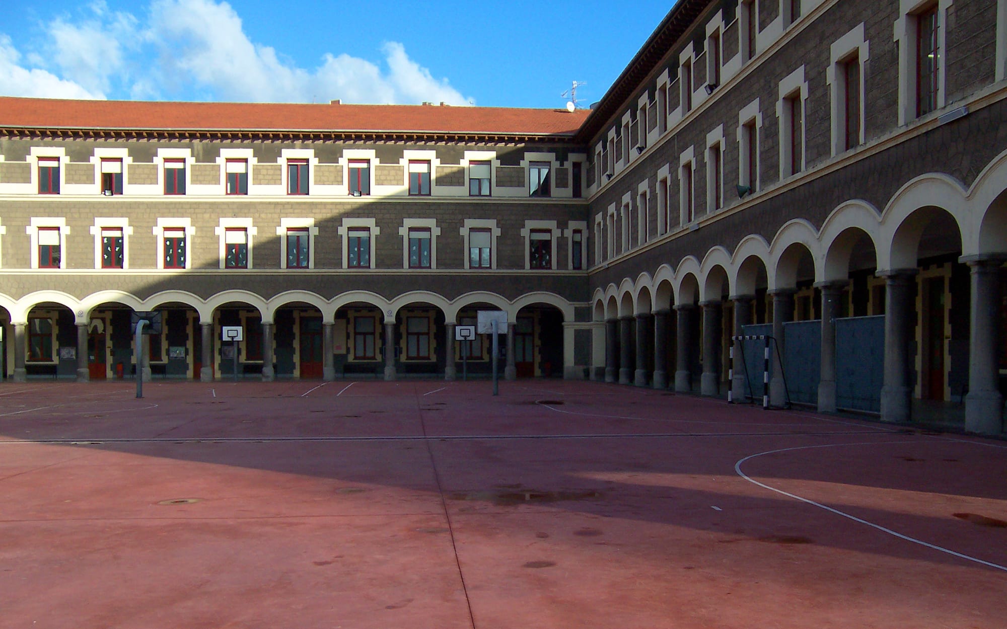 Me siento parte imortante del Centro, en él crecí como alumna y ahora como profesora, decir Salesianos Deusto es decir: familia, cercanía, solidaridad, formación...